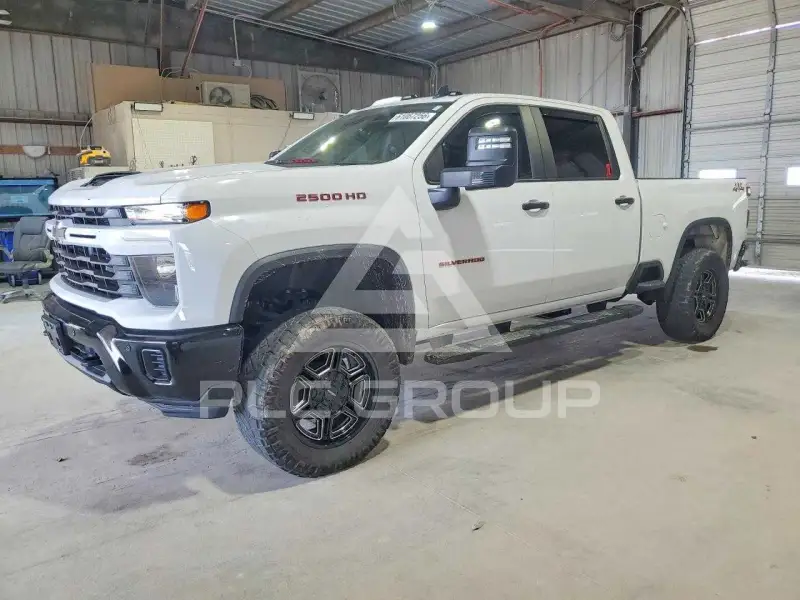 2025 Chevrolet Silverado фото