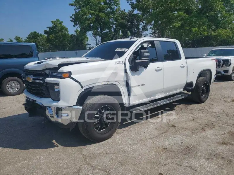 2025 Chevrolet Silverado photo
