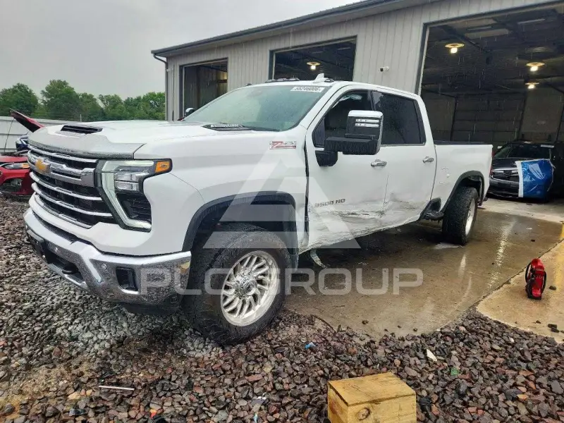 2025 Chevrolet Silverado photo