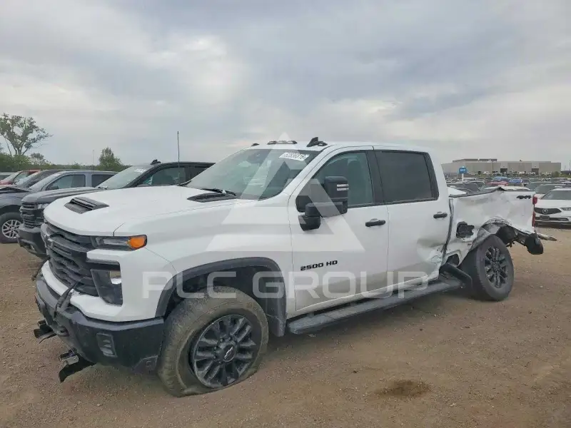 2025 Chevrolet Silverado фото