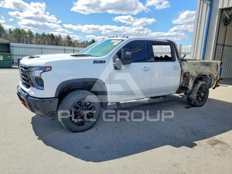 2025 Chevrolet Silverado photo