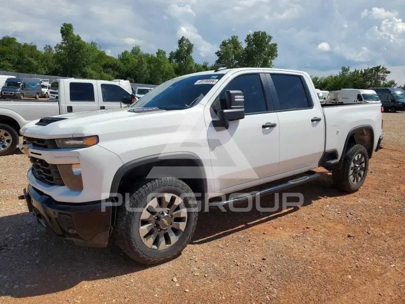 2025 Chevrolet Silverado photo