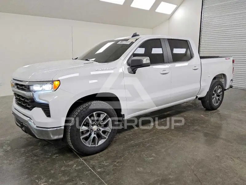 2025 Chevrolet Silverado photo