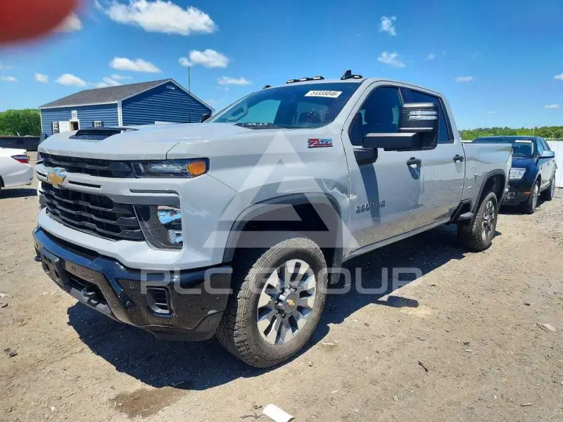 2025 Chevrolet Silverado photo