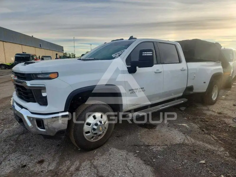 2025 Chevrolet Silverado photo