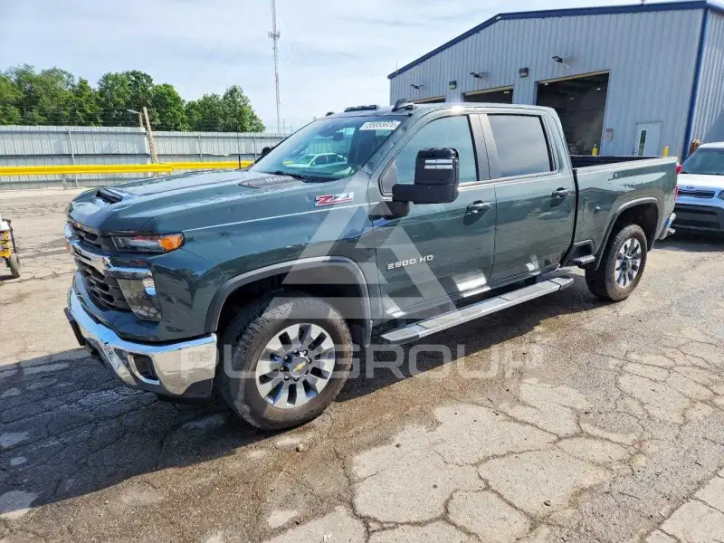 2025 Chevrolet Silverado фото