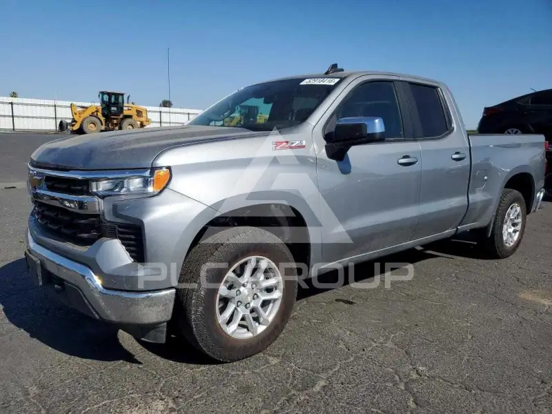 2025 Chevrolet Silverado photo