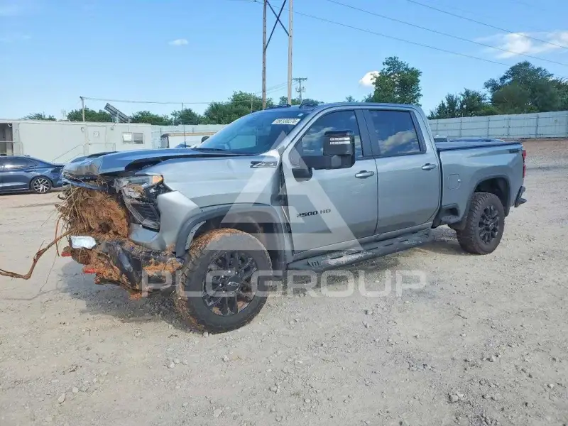 2025 Chevrolet Silverado photo