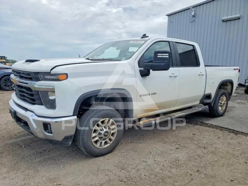 2025 Chevrolet Silverado photo