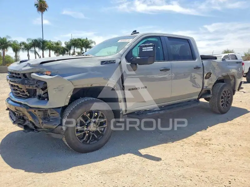 2025 Chevrolet Silverado фото