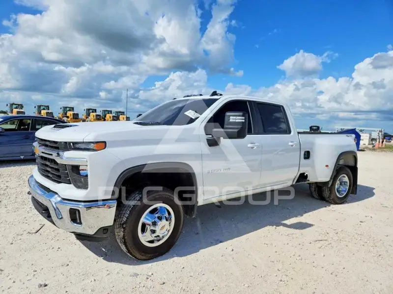 2025 Chevrolet Silverado фото