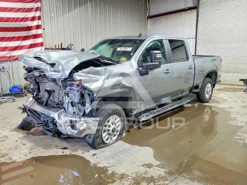 2025 Chevrolet Silverado photo