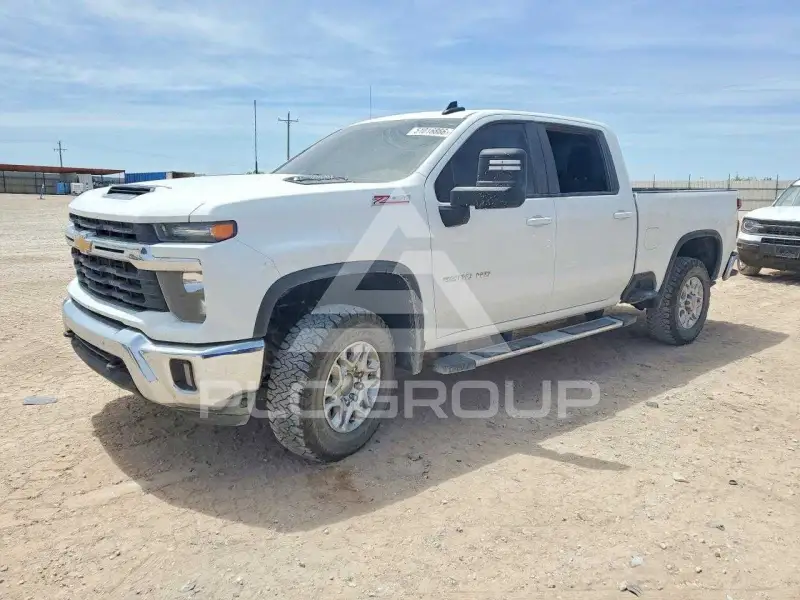 2025 Chevrolet Silverado photo