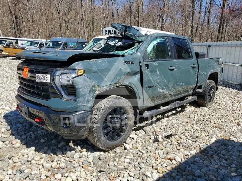 2025 Chevrolet Silverado фото