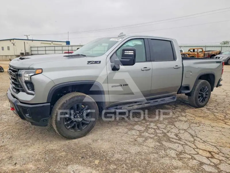 2025 Chevrolet Silverado photo