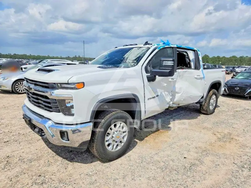2025 Chevrolet Silverado photo