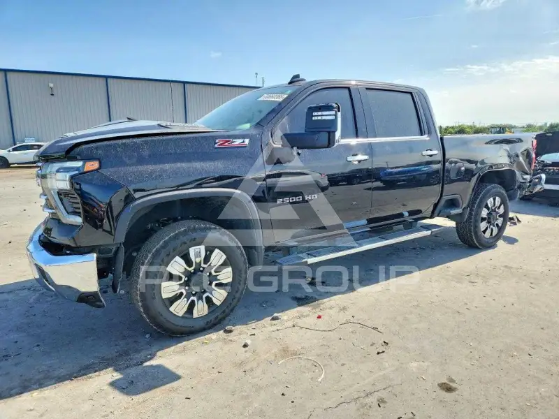2025 Chevrolet Silverado photo