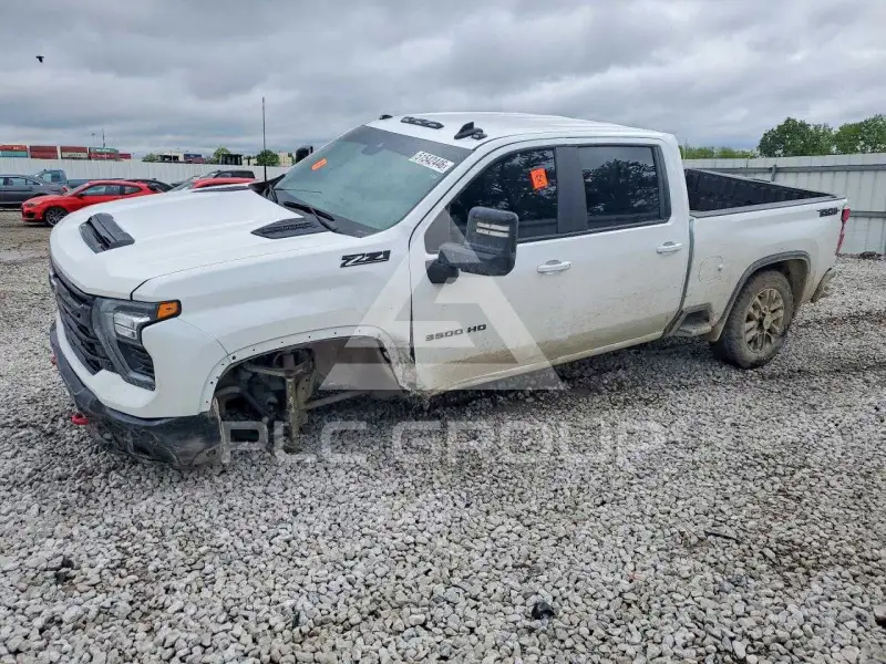 2025 Chevrolet Silverado фото
