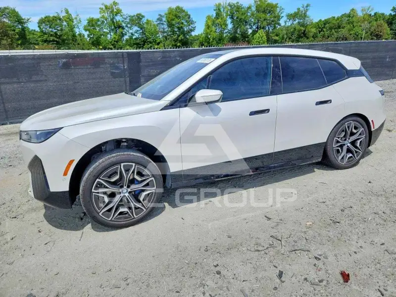 2025 BMW iX photo