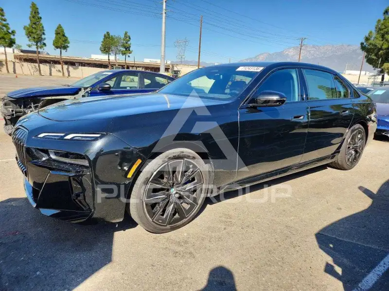 2025 BMW 740 фото