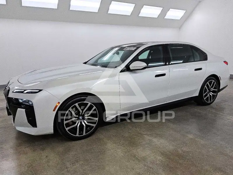 2025 BMW 740 фото