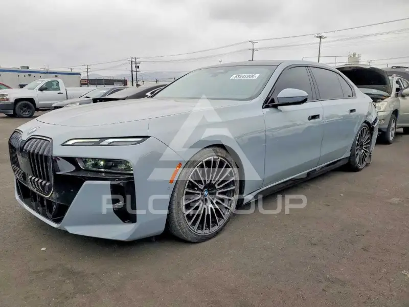 2025 BMW 740 photo