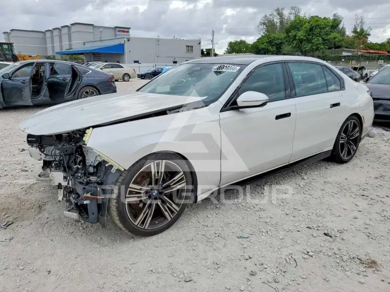 2025 BMW 740 фото