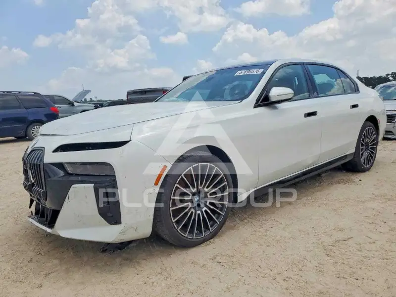 2025 BMW 740 фото