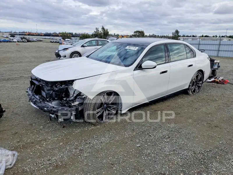 2025 BMW 760 фото