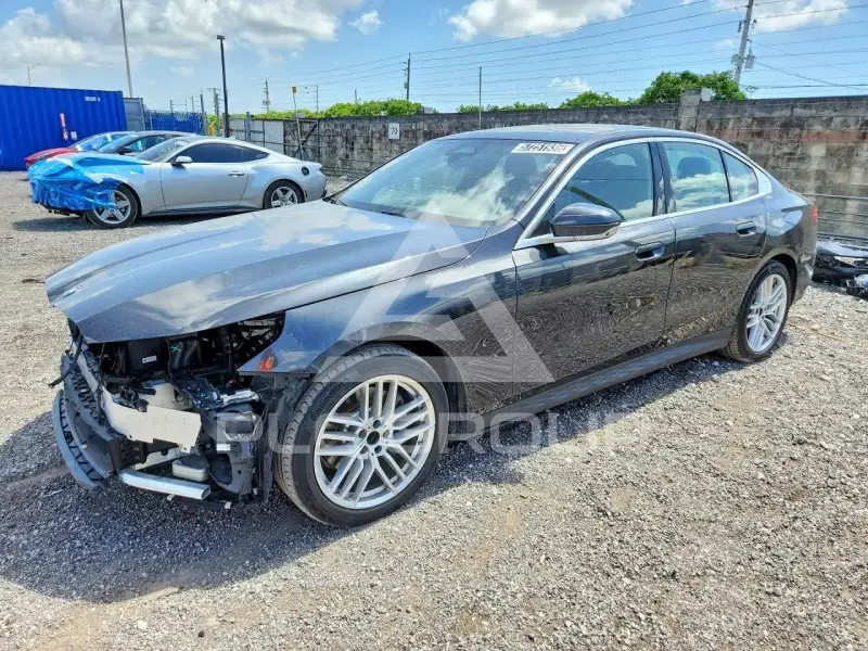 2025 BMW 530 photo