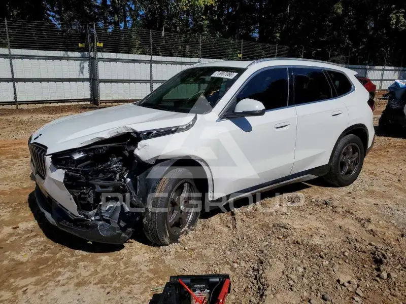 2025 BMW X1 photo