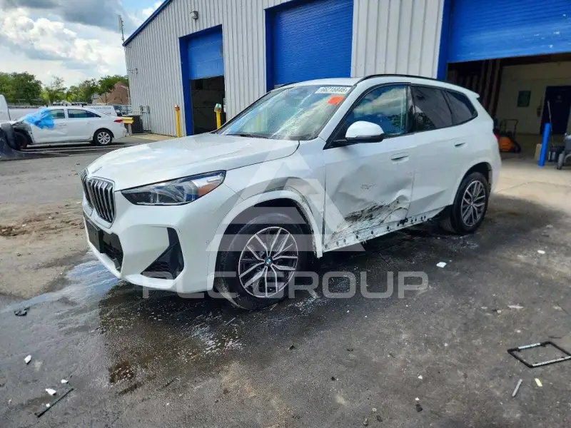 2025 BMW X1 фото