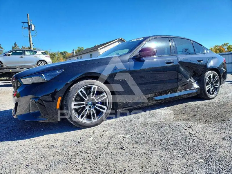2025 BMW 550 фото