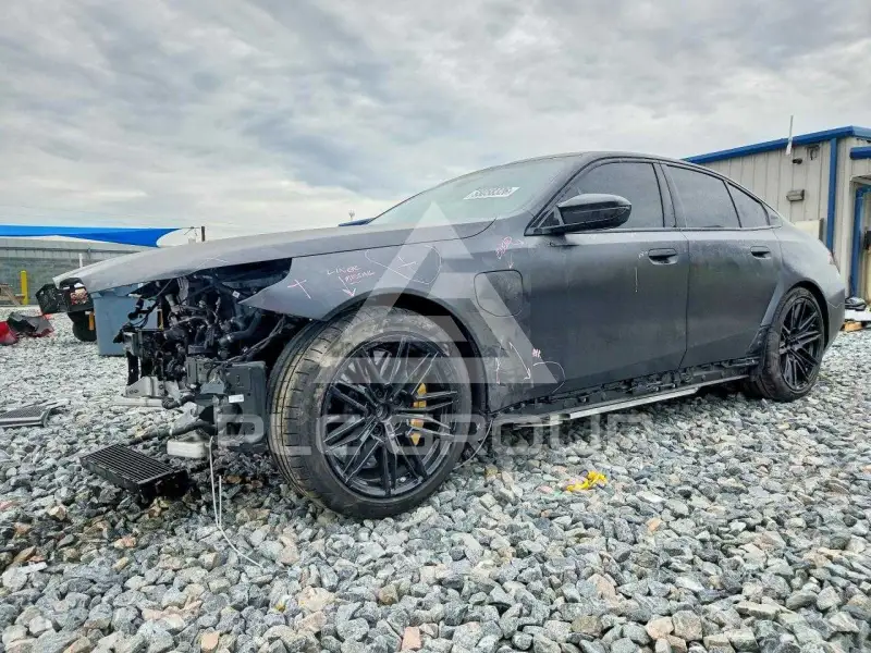 2025 BMW M5 фото