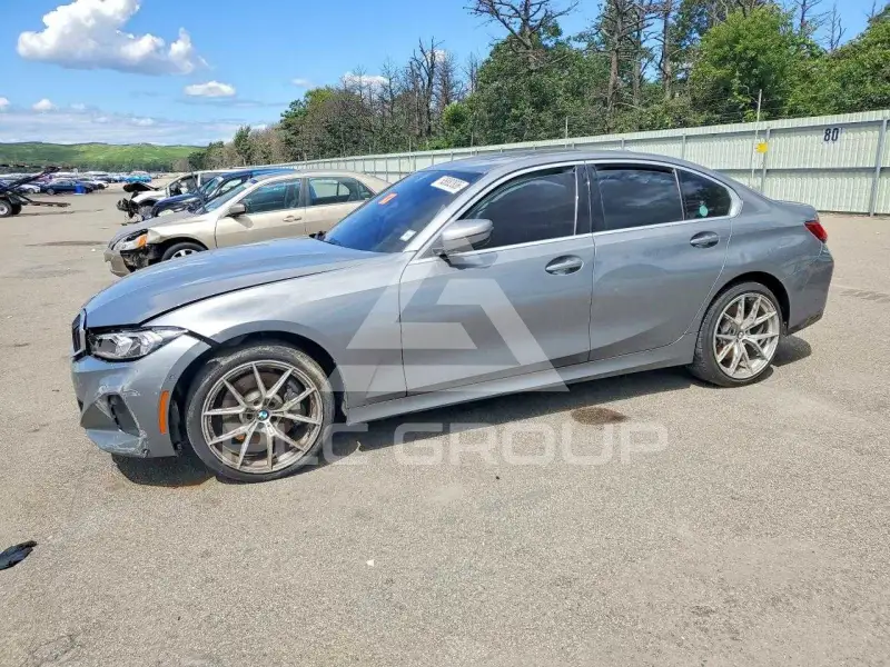 2025 BMW 330 photo
