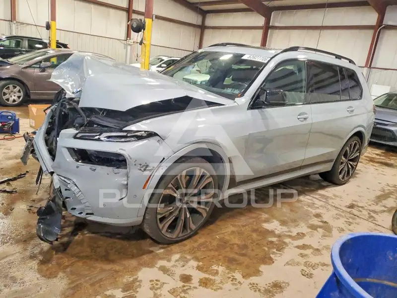 2025 BMW X7 фото