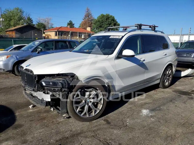 2025 BMW X7 photo