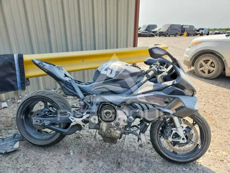 2025 BMW S1000 photo