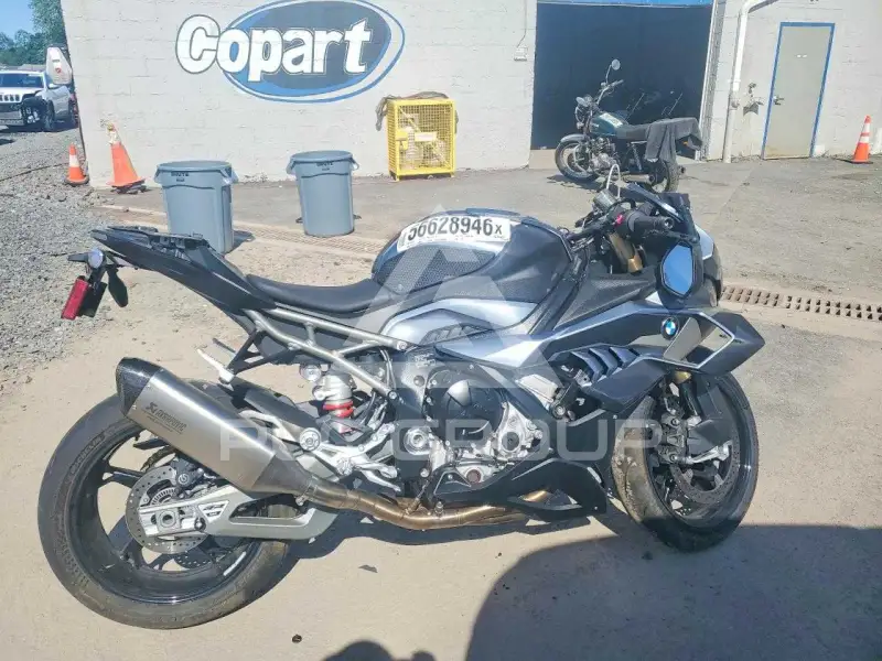 2025 BMW S1000 photo