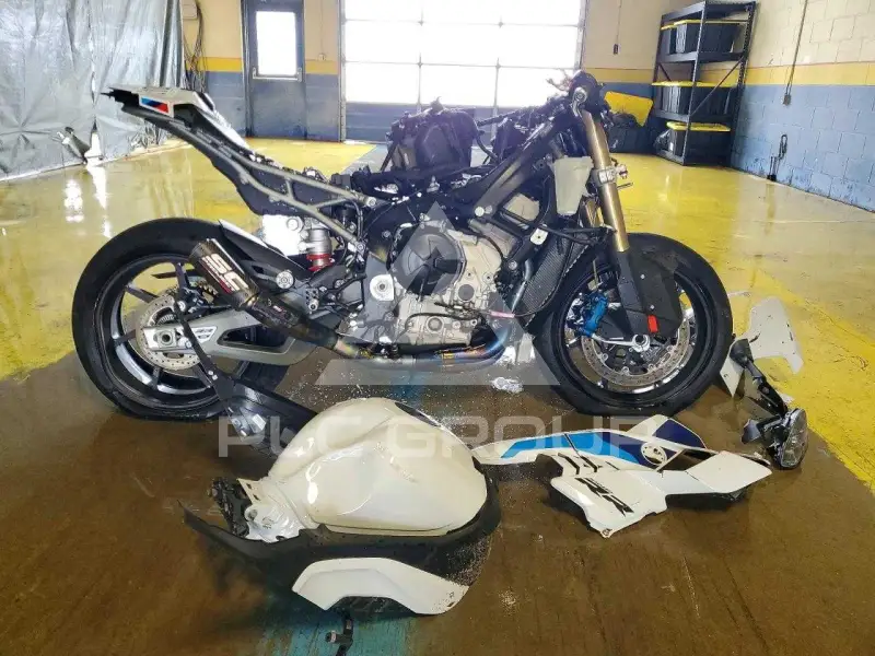 2025 BMW S1000 фото