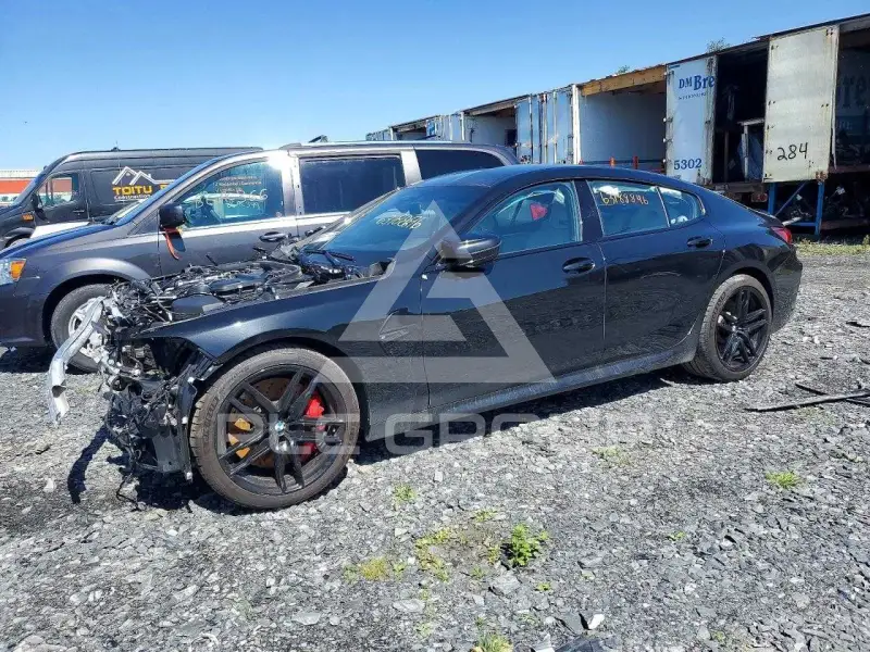 2025 BMW M8 фото