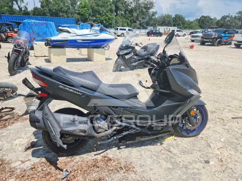 2025 Suzuki  фото