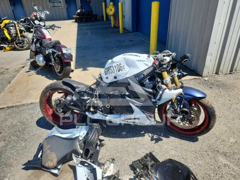 2025 Suzuki GSX-R750 фото