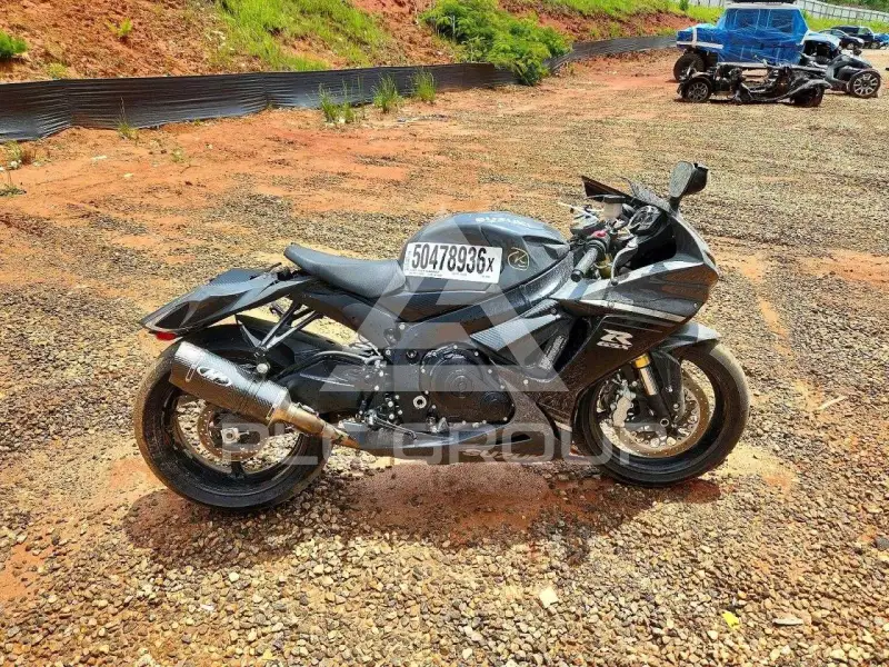 2025 Suzuki GSX-R750 фото