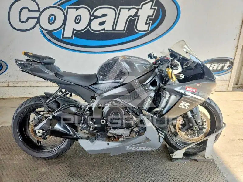 2025 Suzuki GSX-R750 фото