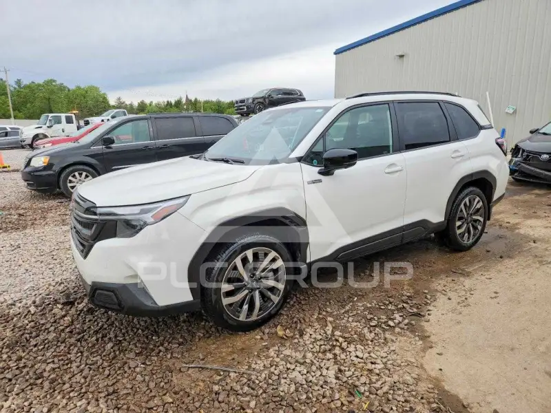 2025 Subaru Forester photo