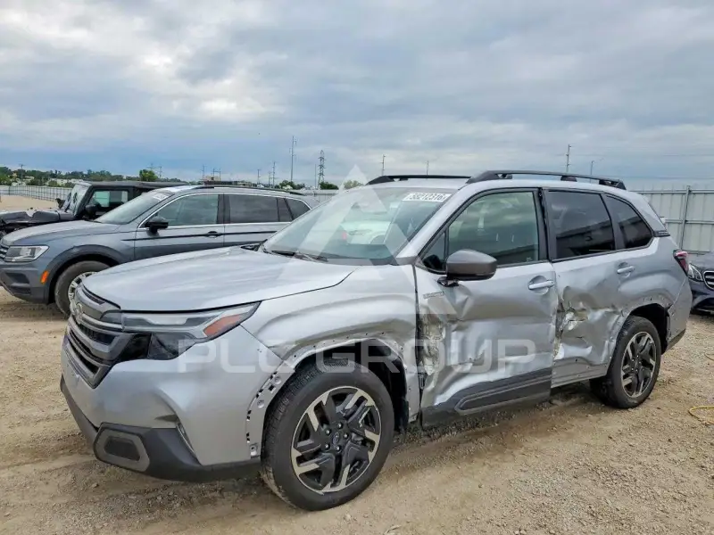 2025 Subaru Forester photo