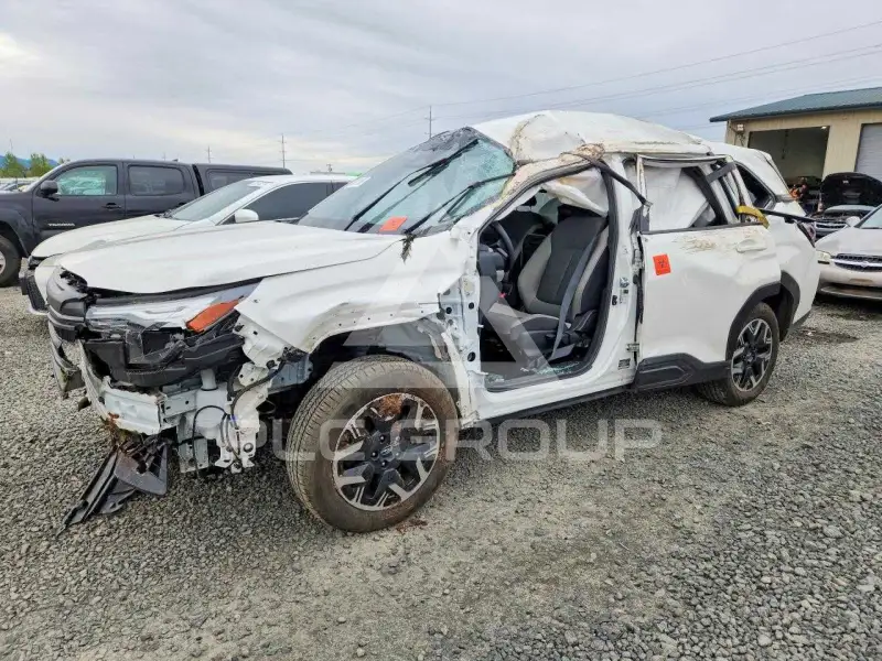 2025 Subaru Forester photo