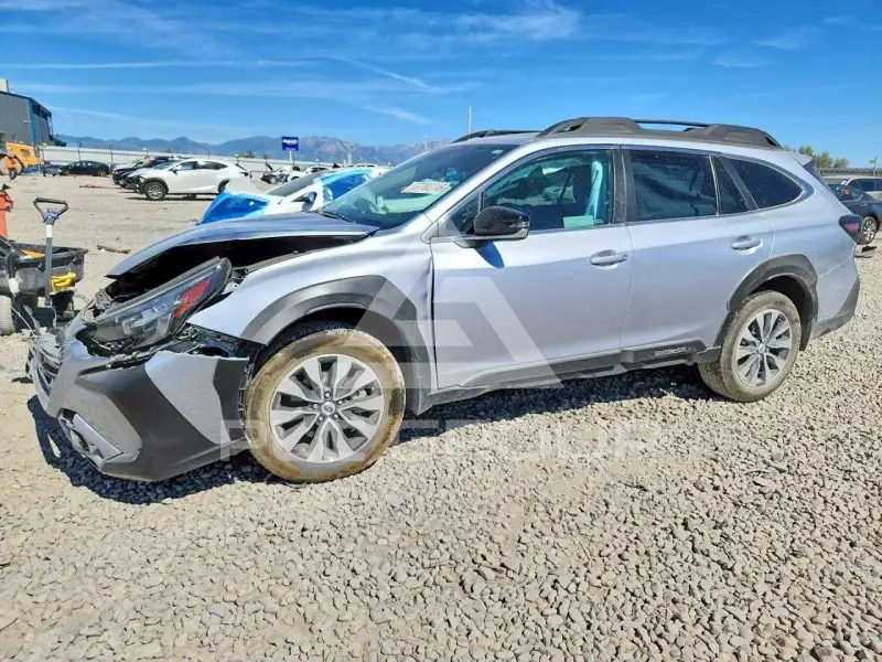 2025 Subaru Outback photo