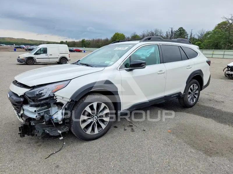 2025 Subaru Outback photo